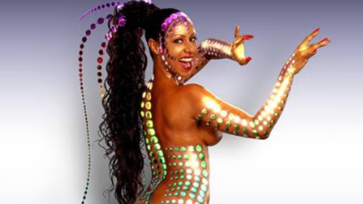Ela foi a primeira 'Globeleza', nome pelo qual ficaram conhecidas as dançarinas que se apresentavam com o corpo coberto apenas com tinta nas vinhetas de carnaval da emissora.