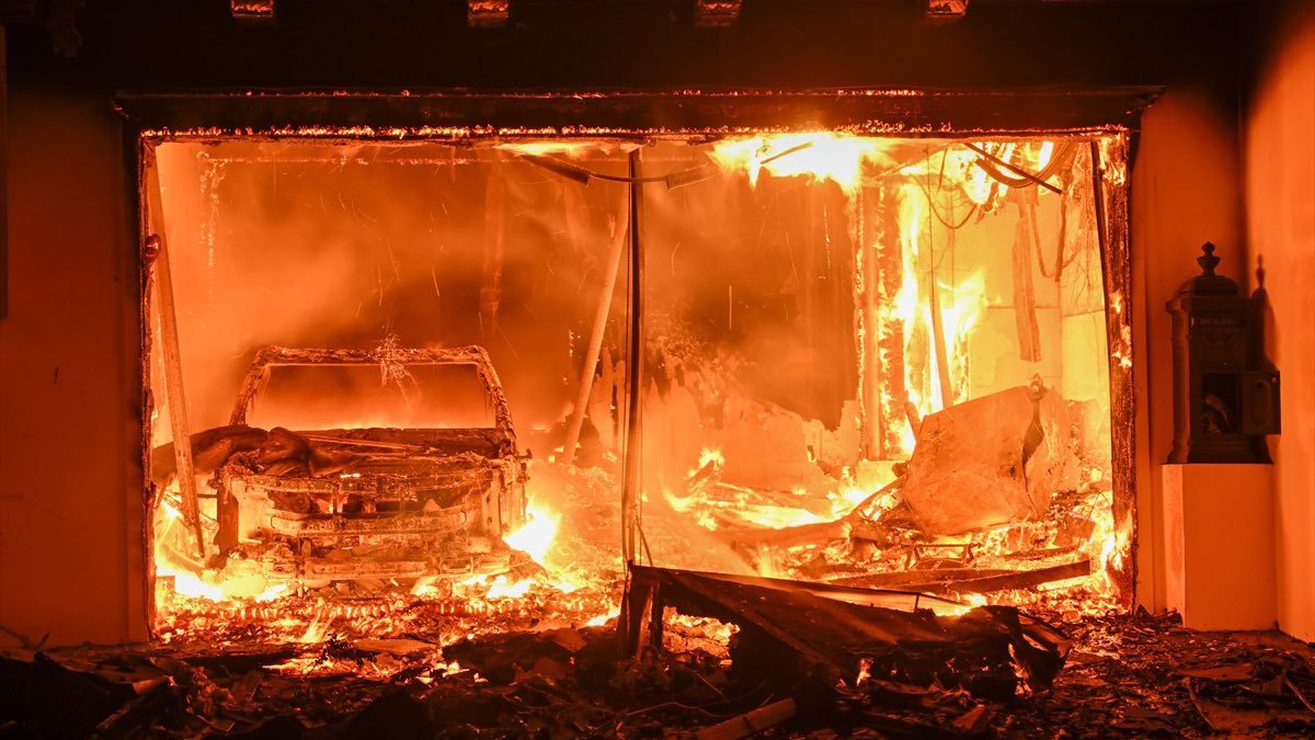 Mais de 10 mil imóveis foram destruídos, a maioria casas. Reprodução/noticiarioelsalvador