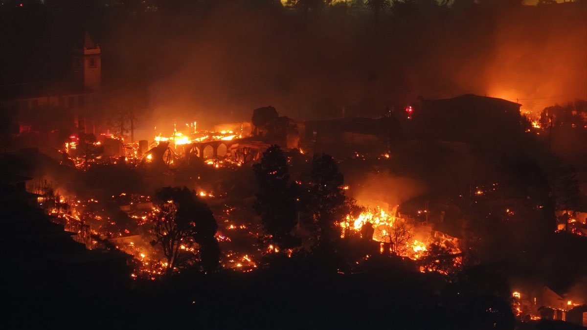 Este já é o maior e mais devastador incêndio da história do local. Reprodução/noticiarioelsalvador