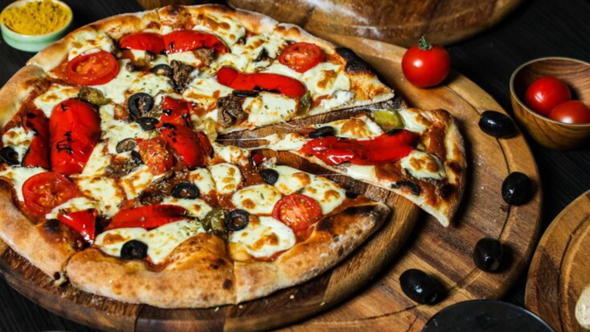 O segredo da premiada pizza está na massa artesanal, nos ingredientes selecionados e no forno a lenha. O resultado é uma crocância perfeita e um sabor irresistível.