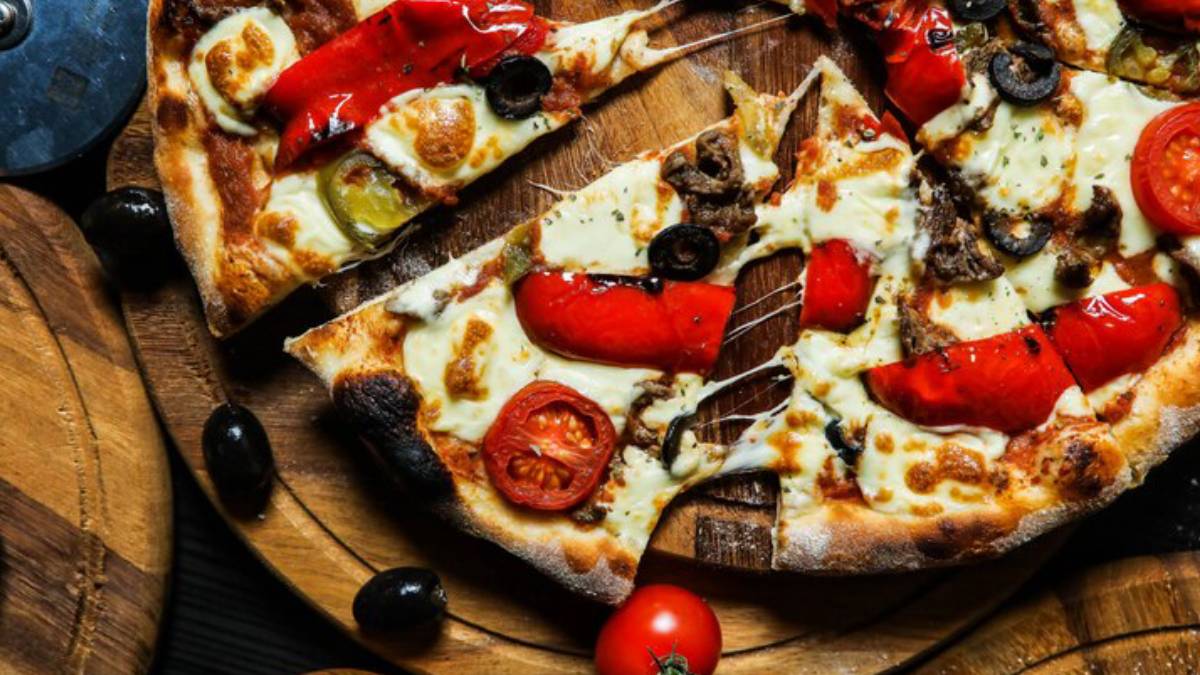 O cardápio oferece desde opções clássicas até criações exclusivas, garantindo uma experiência gastronômica memorável para os apaixonados por pizza.