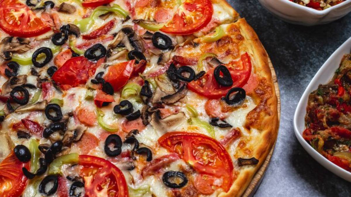 Além da pizza, a cidade se destaca pela produção de vinhos e cafés especiais. Os visitantes podem conhecer vinícolas e degustar rótulos premiados gratuitamente.