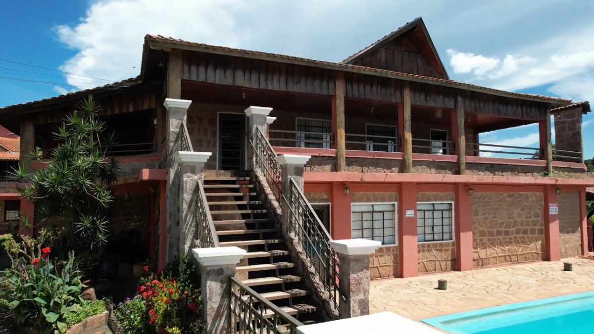 Inaugurada em 2010, a Casa de Cultura também abriga exposições e eventos culturais. É uma parada obrigatória para quem deseja mergulhar na história local.
