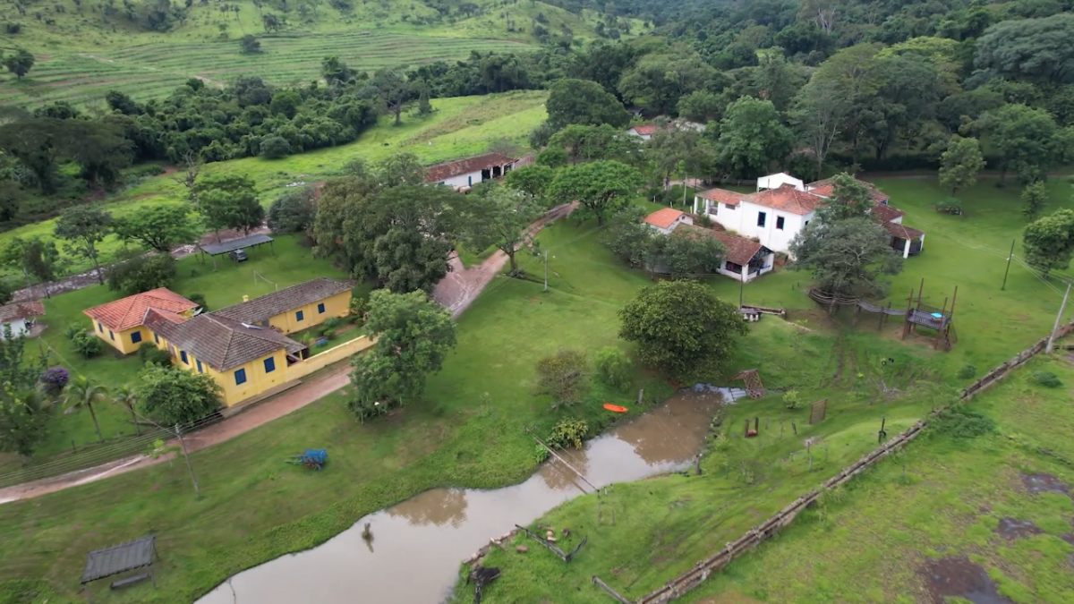Os moradores de Mococa, conhecidos como mocoquenses, são acolhedores e orgulhosos de sua cidade. Eles valorizam a cultura local e as belezas naturais da região.
