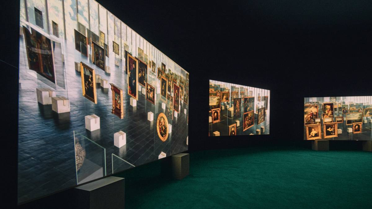 Os vídeos da exposição captam imagens de edifícios icônicos da arquiteta e designer modernista Lina Bo Bardi (1914-1992), realçando a dimensão poética de seu legado visionário. Foto: Henrik Kam/Divulgação