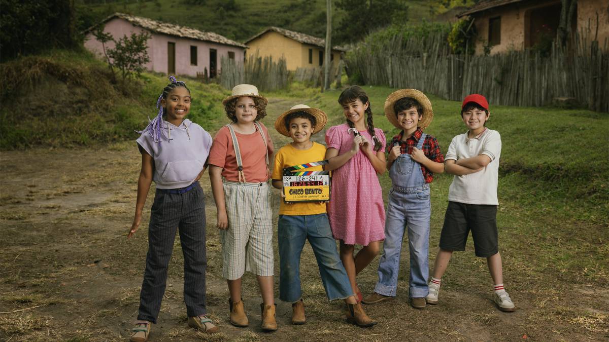 Nesta missão, ao lado do carismático Chico Bento (Isaac Amendoim), estão seus grandes amigos Zé Lelé (Pedro Dantas), Rosinha (Anna Julia Dias), Tábata (Lorena de Oliveira), Hiro (Davi Okabe) e Zé da Roça (Guilherme Tavares). Foto: Fábio Braga/Divulgação