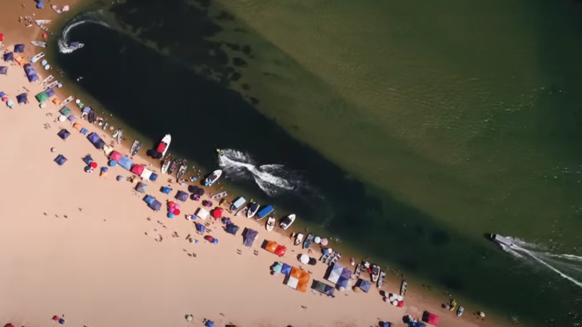 Rosana: Na tríplice fronteira dos rios Paraná e Paranapanema, Rosana oferece uma praia de água doce com estrutura completa, incluindo duchas, playground e quadras.