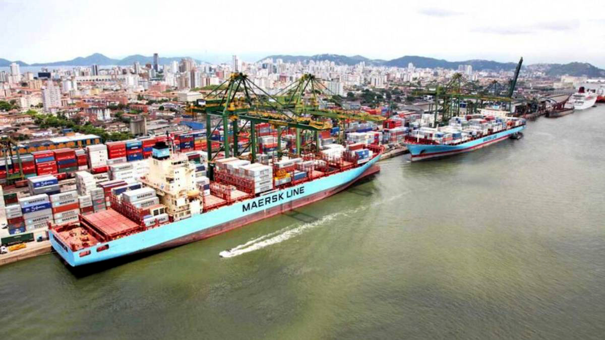 Porto de Santos registrou passagens de 4,3 milhões de TEU em 2023