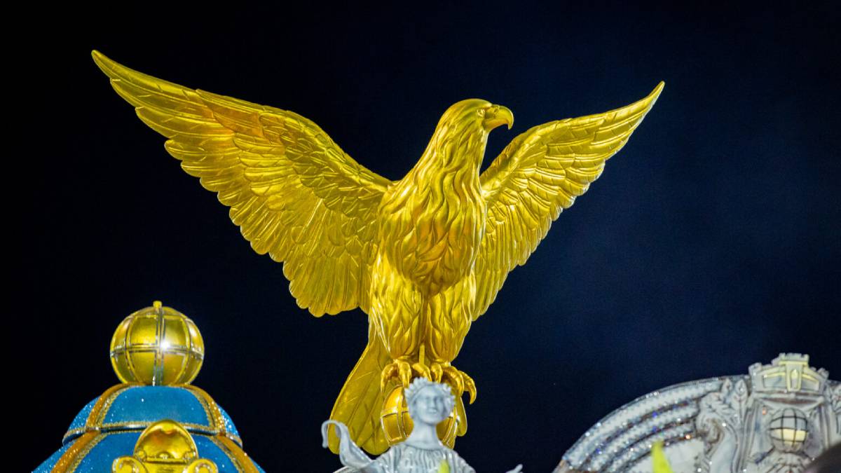 Águia de Ouro - Pompeia: Campeã em 2020 pela primeira vez, a escola azul e branco e com sede em Pompeia é uma das representantes da zona oeste paulistana. O enredo para 2025 será de "Em Retalhos de Cetim, a Águia de Ouro do jeito que a vida quer" - (Felipe Araújo/LigaSP)