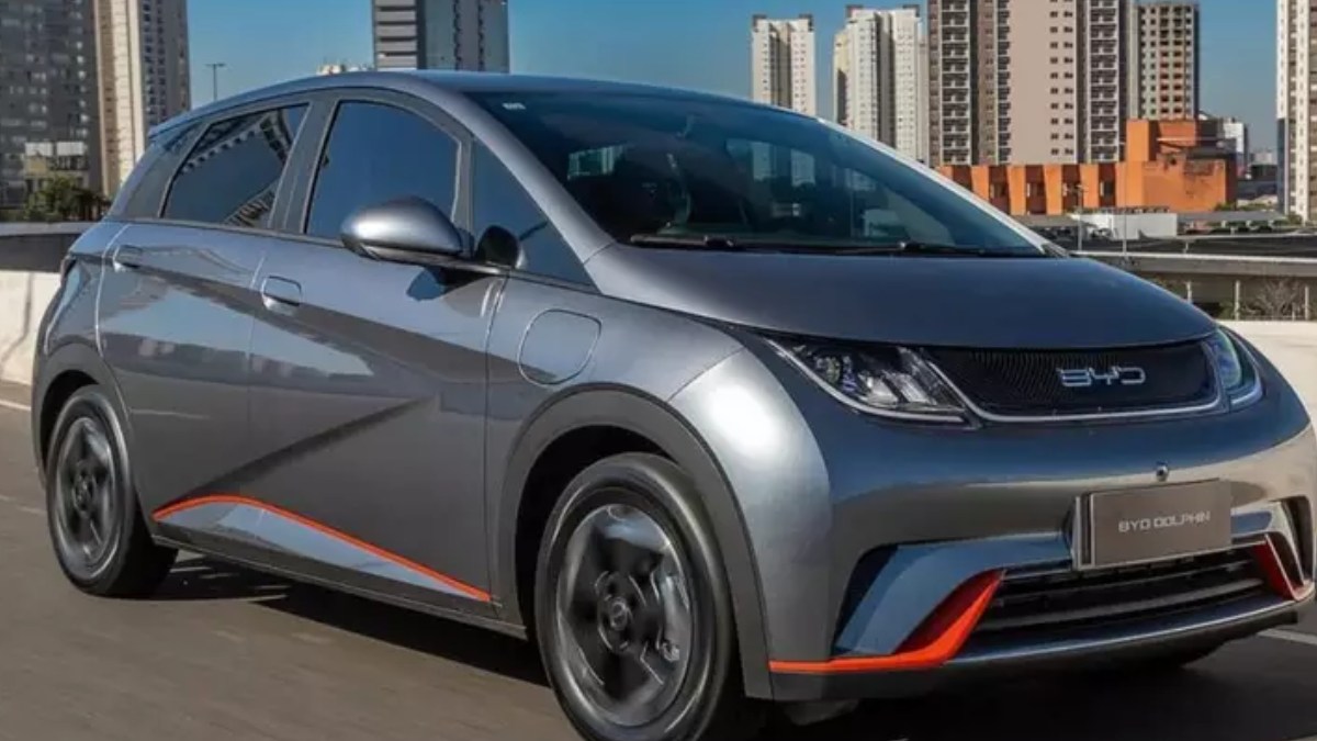 BYD Dolphin Segundo elétrico mais vendido do país, o modelo se destacou pela baixa desvalorização de 6,2% e pelo excelente custo-benefício.