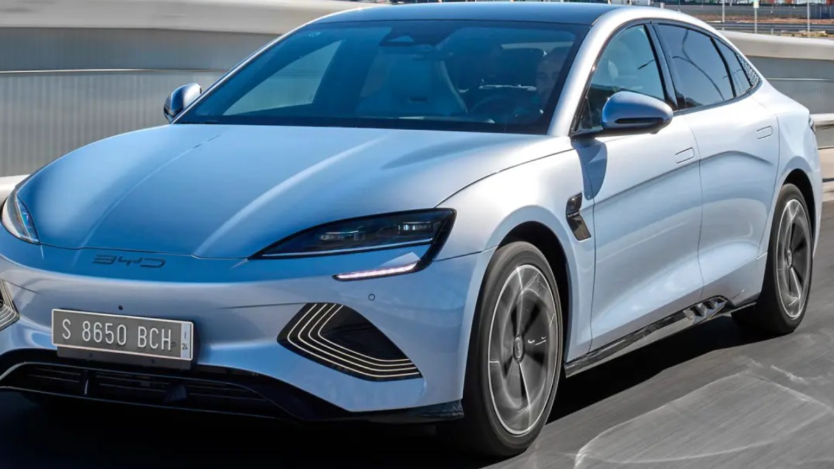 BYD Seal O sedan premium da BYD mostrou resistência no mercado, registrando uma desvalorização de 8,8% após um ano.