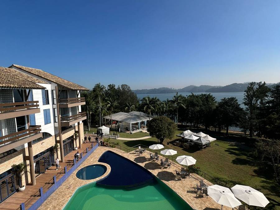 Entre as opções de lazer, o resort oferece piscina climatizada, praia privativa, brinquedoteca, etc. Foto: Divulgação