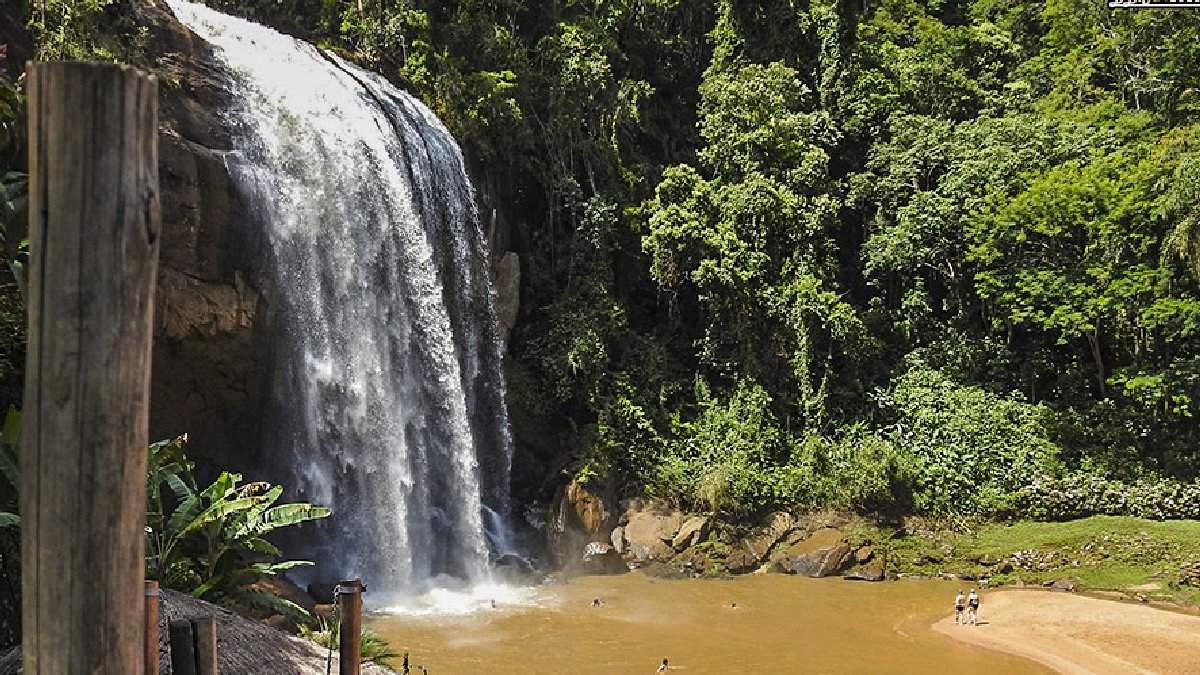 Propriedade particular e familiar com infraestrutura completa, a Cachoeira Grande é uma das principais atrações quando o assunto é cachoeira no interior de São Paulo - (Reprodução)