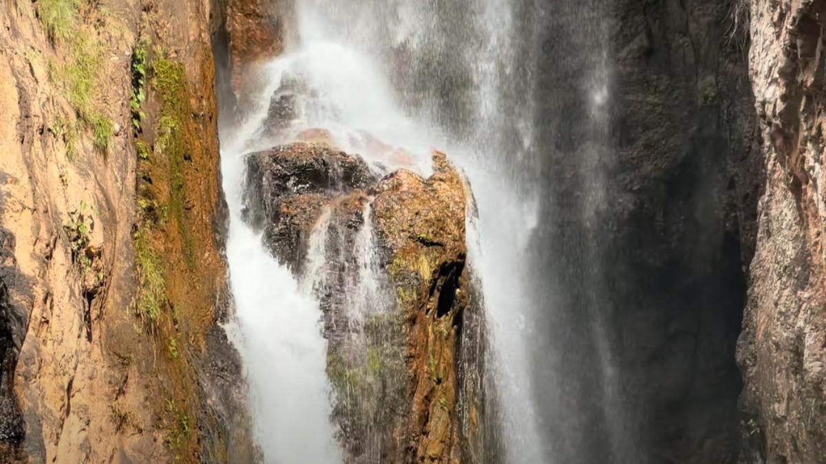 O Mirante da Janela oferece uma das vistas mais lindas. De lá, é possível contemplar os Saltos do Rio Preto.