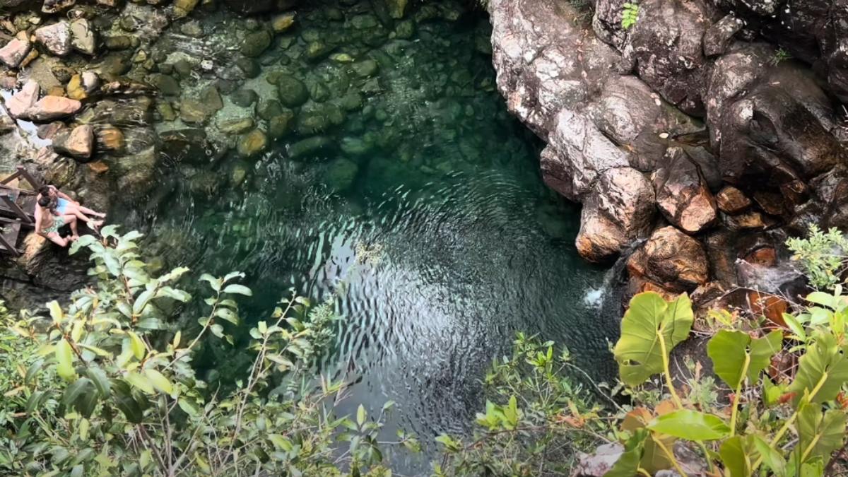 Almécegas II é menor, mas igualmente deslumbrante. Seu poço cristalino é ideal para relaxar e curtir a paisagem.