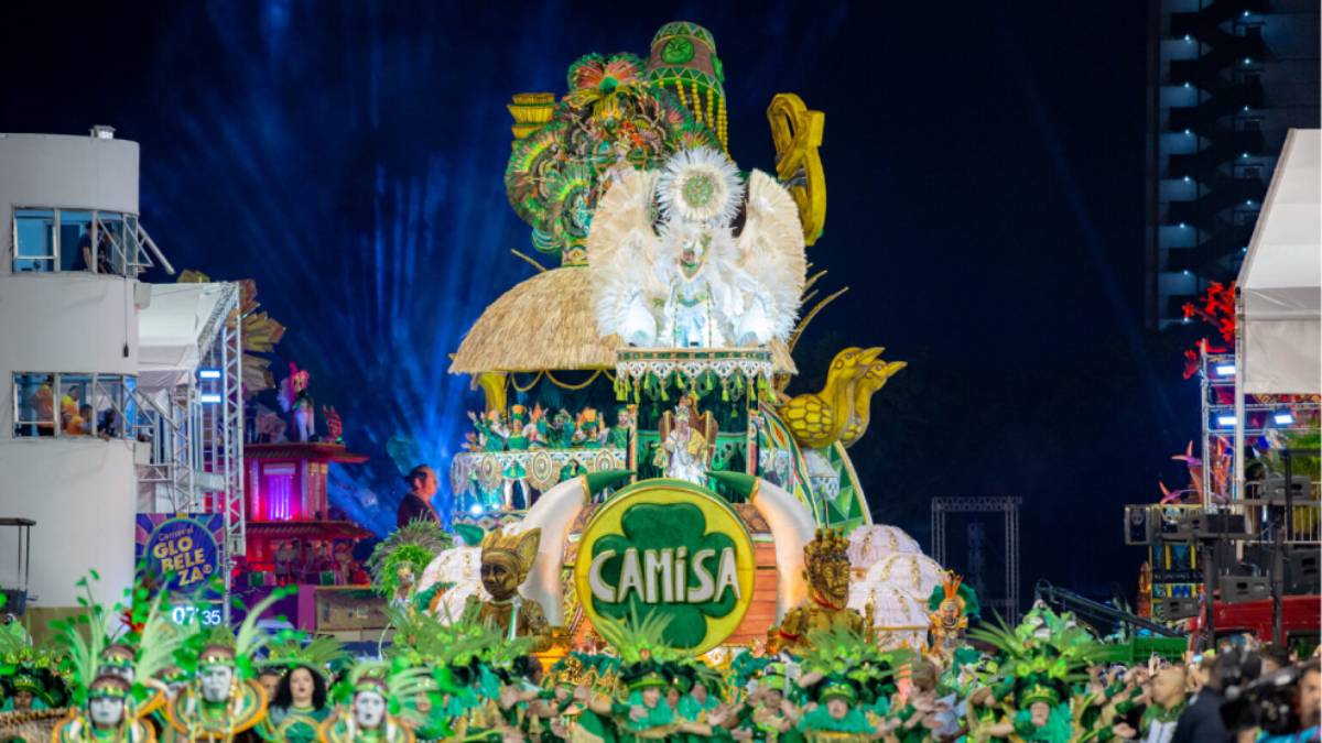 Camisa Verde e Branco - Barra Funda: Após muitos anos fora do Grupo Especial, a Camisa Verde e Branco, escola tradicional e nove vezes campeã, retornou para a elite em 2024 e se manteve. Será uma das duas representantes do bairro Barra Funda em 2025, ao lado da outra escola do Palmeiras, a Mancha Verde - (Felipe Araújo/LigaSP)