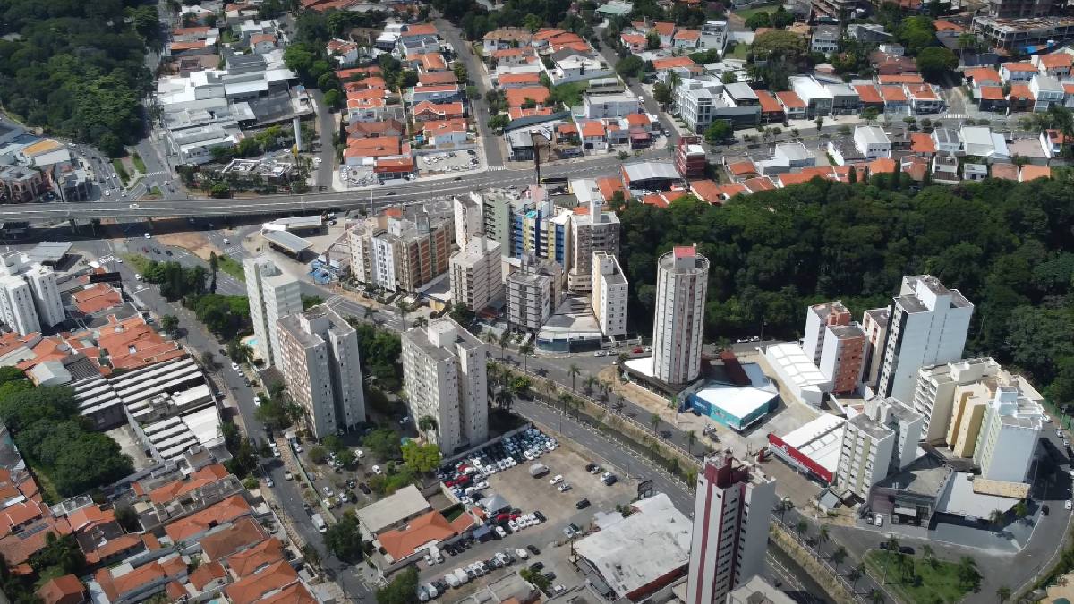 A cidade oferece infraestrutura de ponta, com hospitais de referência e universidades renomadas. Campinas também é um dos maiores polos tecnológicos do Brasil.