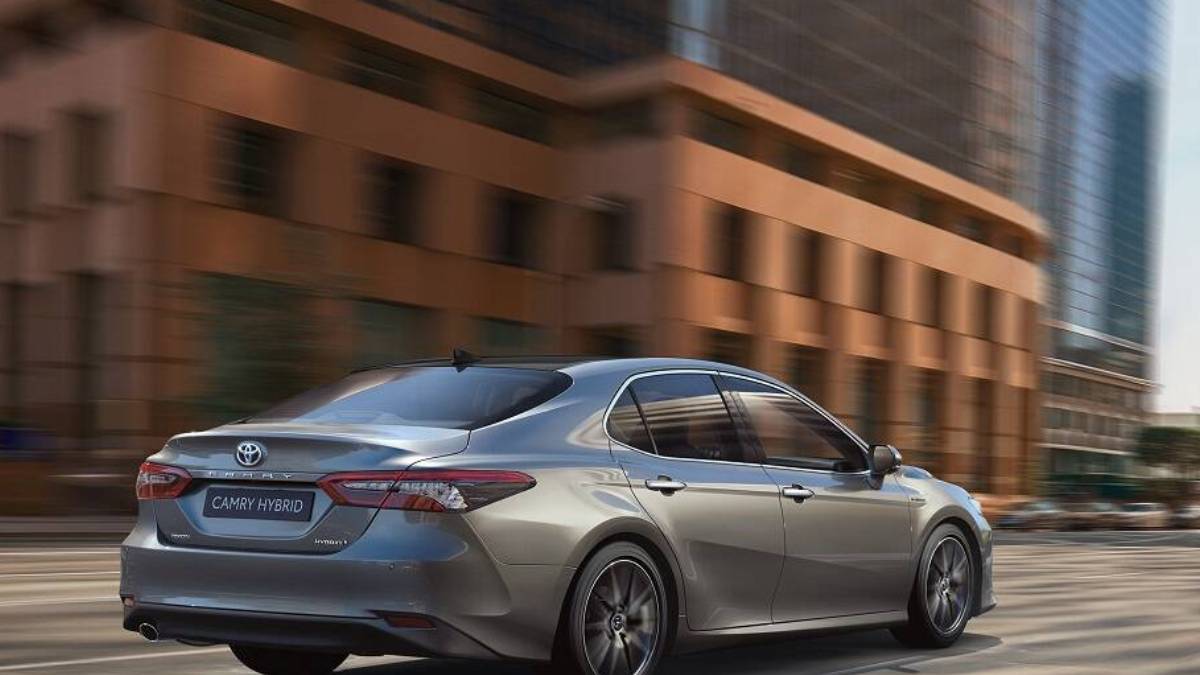 Toyota Camry Elegante e sofisticado, o Camry combina desempenho e conforto, mantendo seu espaço entre os sedãs mais vendidos.