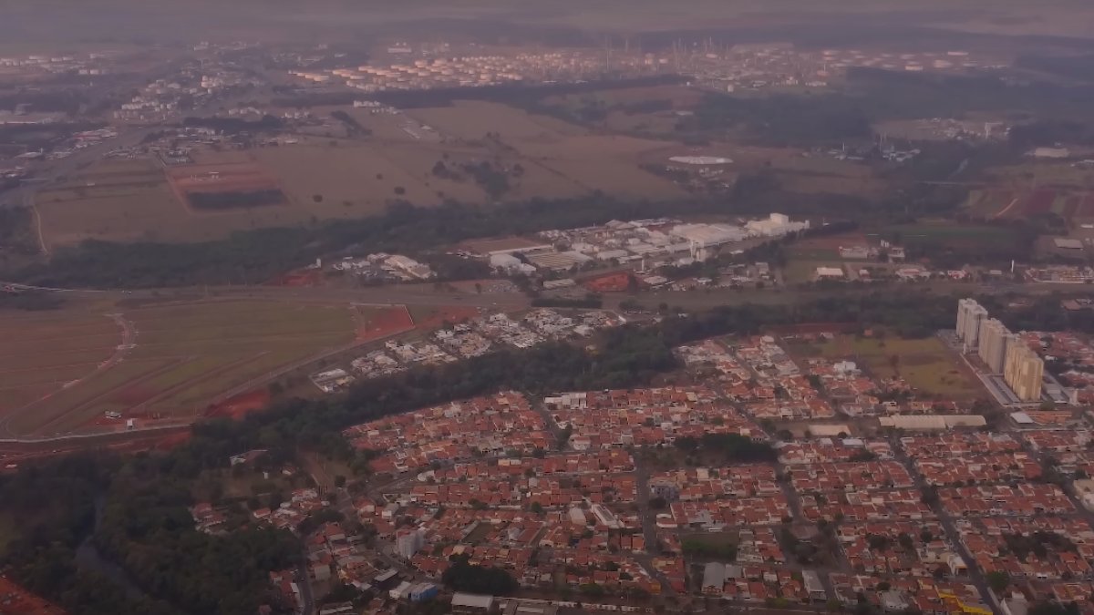 A principal razão para essa riqueza é a Refinaria de Paulínia (Replan). Maior unidade da Petrobras, ela abastece cerca de 30% do refino nacional.