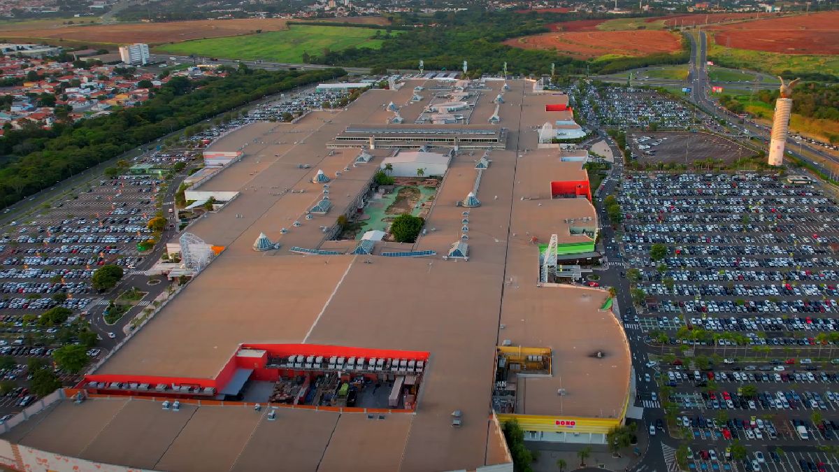 O Brasil é um dos países com mais shoppings no mundo, com 639 centros de compras. Entre eles, o estado de São Paulo abriga os dois maiores do país.