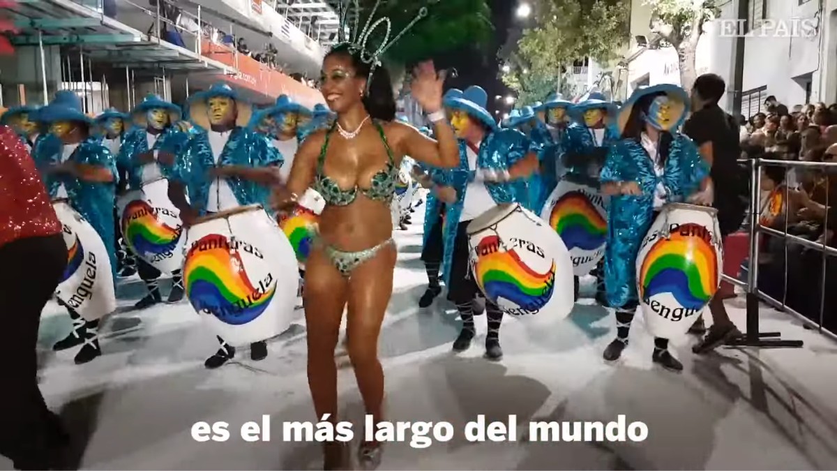 Os desfiles acontecem nas ruas de Montevideo (Fotos: Reprodução/Youtube)