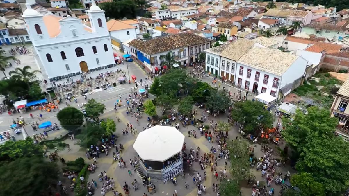 O evento atrai foliões de diversos estados, como São Paulo, Rio de Janeiro e Minas Gerais. Durante o Carnaval, mais de 150 mil pessoas passam pela cidade.