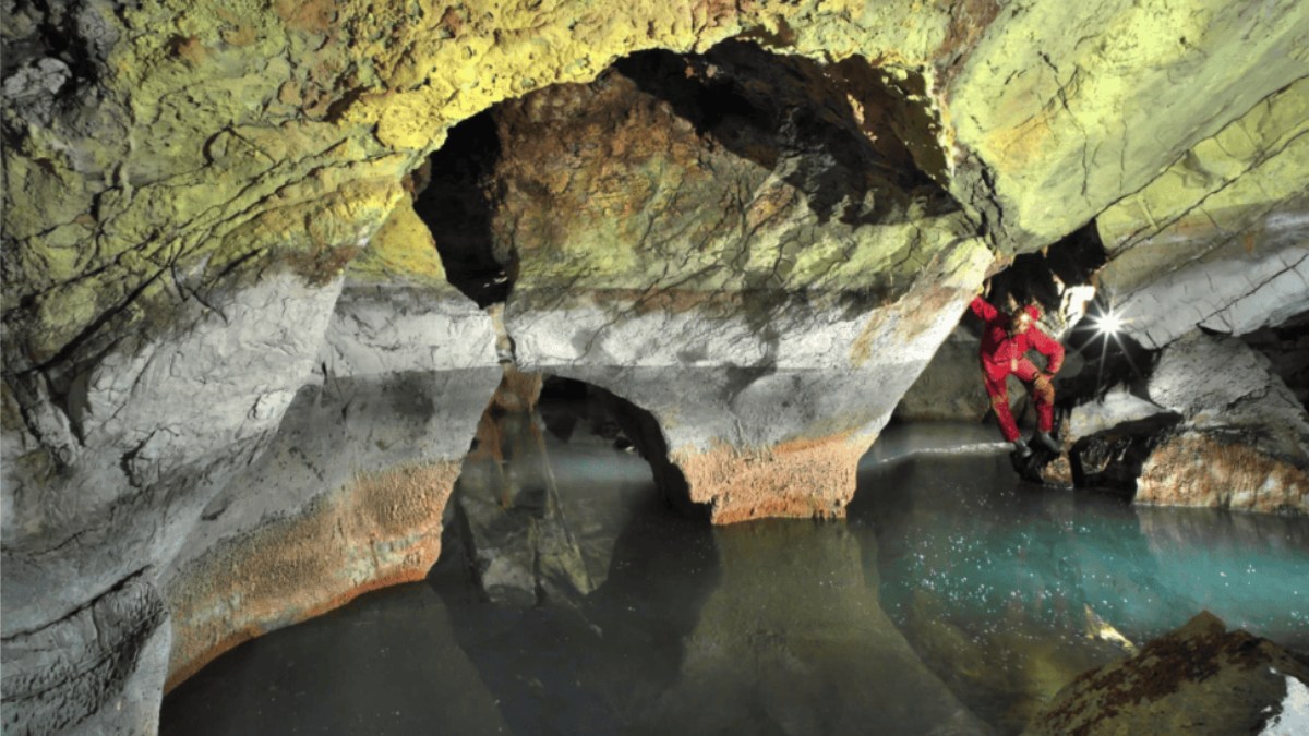 Caverna tem 8.335 metros cúbicos de água e 138 metros de comprimento. /Foto: Neuron Foundation