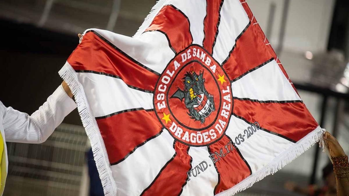 Dragões da Real - Vila Anastácio: Em busca do título inédito em 2025, a Dragões da Real, uma das escolas de samba que levam o mesmo nome de uma das organizadas do São Paulo Futebol Clube, é da Vila Anastácio, subprefeitura da Lapa. A escola foi vice-campeã nos anos de 2017, 2019 e 2024 e busca espantar o fantasma - (Divulgação/LigaSP)