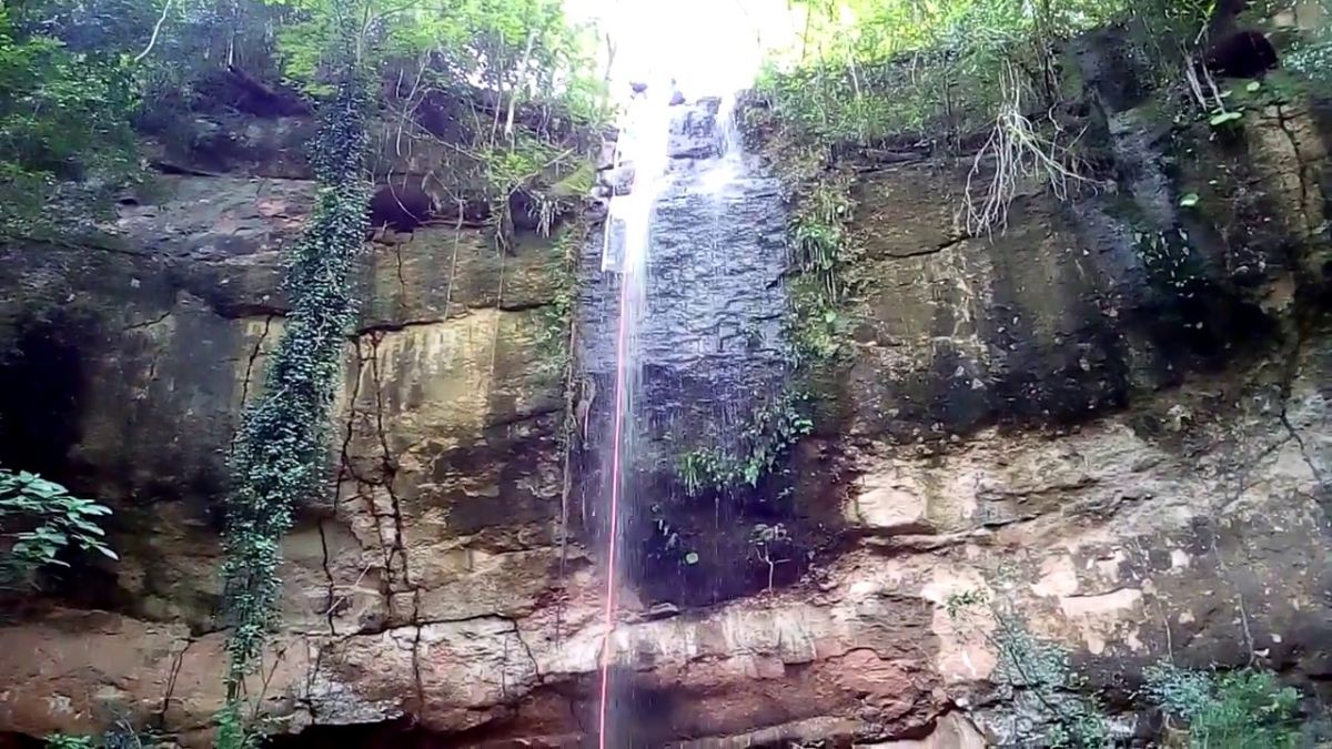 Turistas podem apreciar as cachoeiras da região e praticar ecoturismo e esportes radicais. /Foto: Reprodução/Redes sociais