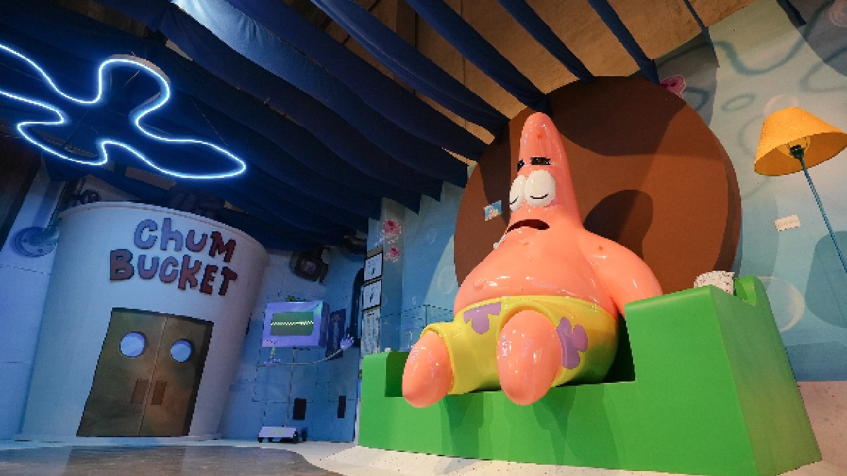 Com mais de 1.000 m² de cenários interativos, a exposição mistura tecnologia e nostalgia, garantindo uma experiência completa para todas as idades. Divulgação/MIS