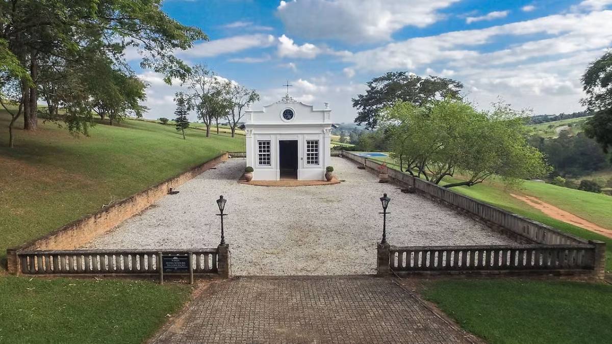 Um dos pontos preservados é a igreja, da época da fazenda de café. Foto: Divulgação