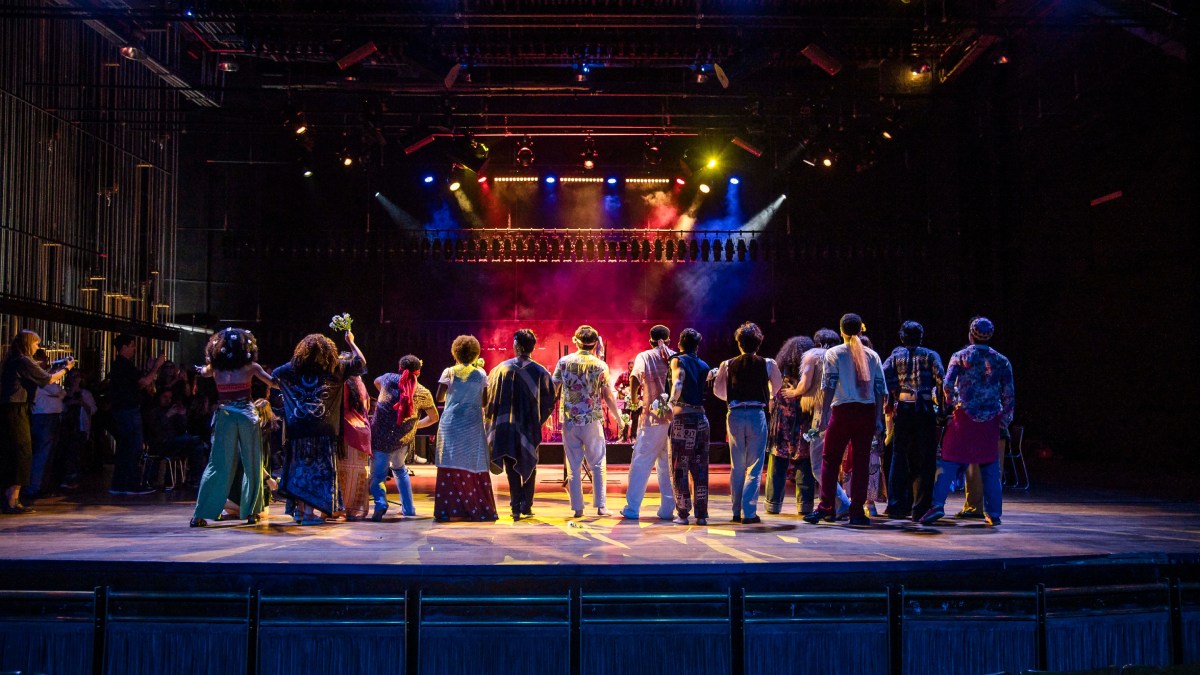 Em sua estreia, o teatro receberá dois musicais: 'Hair' e 'Vozes Negras'. Divulgação
