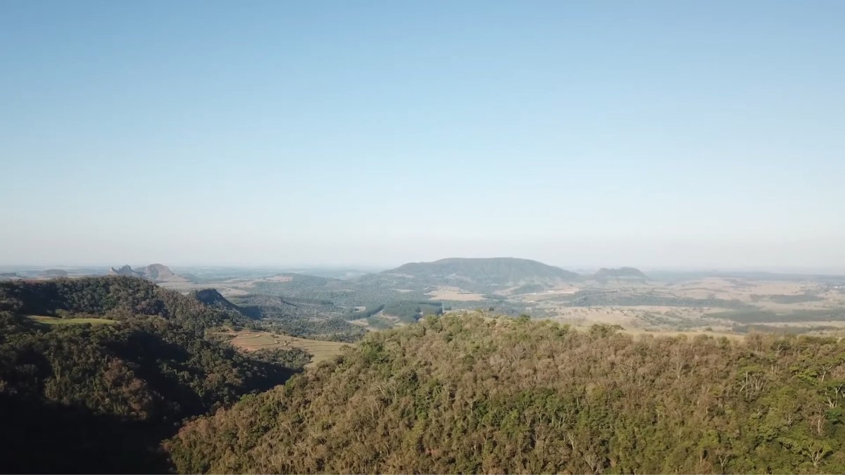 O Gigante Adormecido é o ponto turístico mais famoso de Pardinho