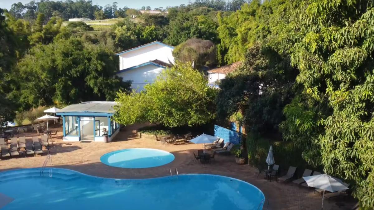 Antes mesmo da abolição da escravatura, Dona Carolina concedeu 100 alqueires de terra a seus ex-escravizados. Esse gesto marcou a história do local, que hoje recebe visitantes do Brasil inteiro. (Foto: Reprodução/Youtube)