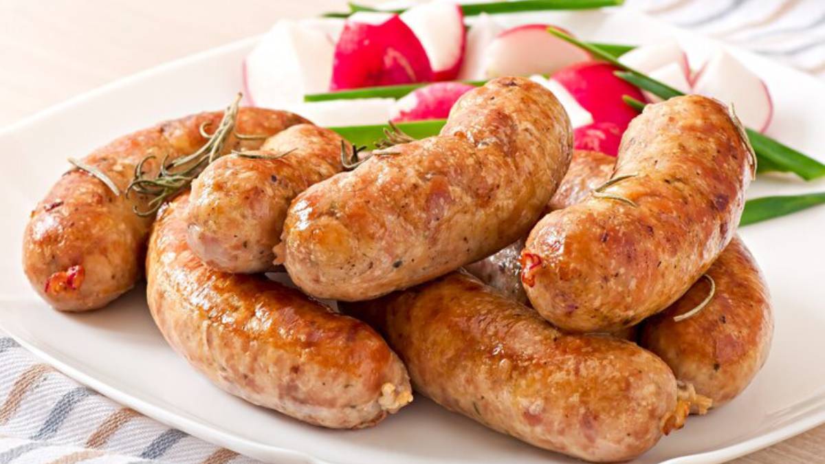 O sucesso da linguiça cuiabana está no seu recheio diferenciado. Queijo, leite ou até frango fazem parte das variações que conquistaram o Brasil.