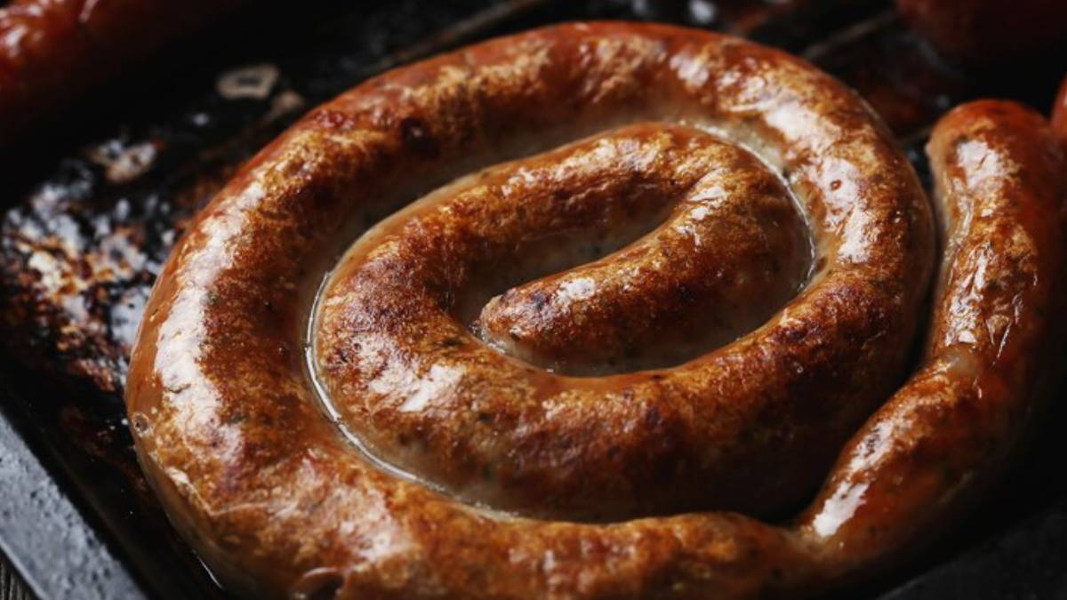 O interior de São Paulo se tornou um dos maiores consumidores da linguiça cuiabana. Lá, uma cidade até ganhou o título de "capital da linguiça". (Fotos: Freepik)