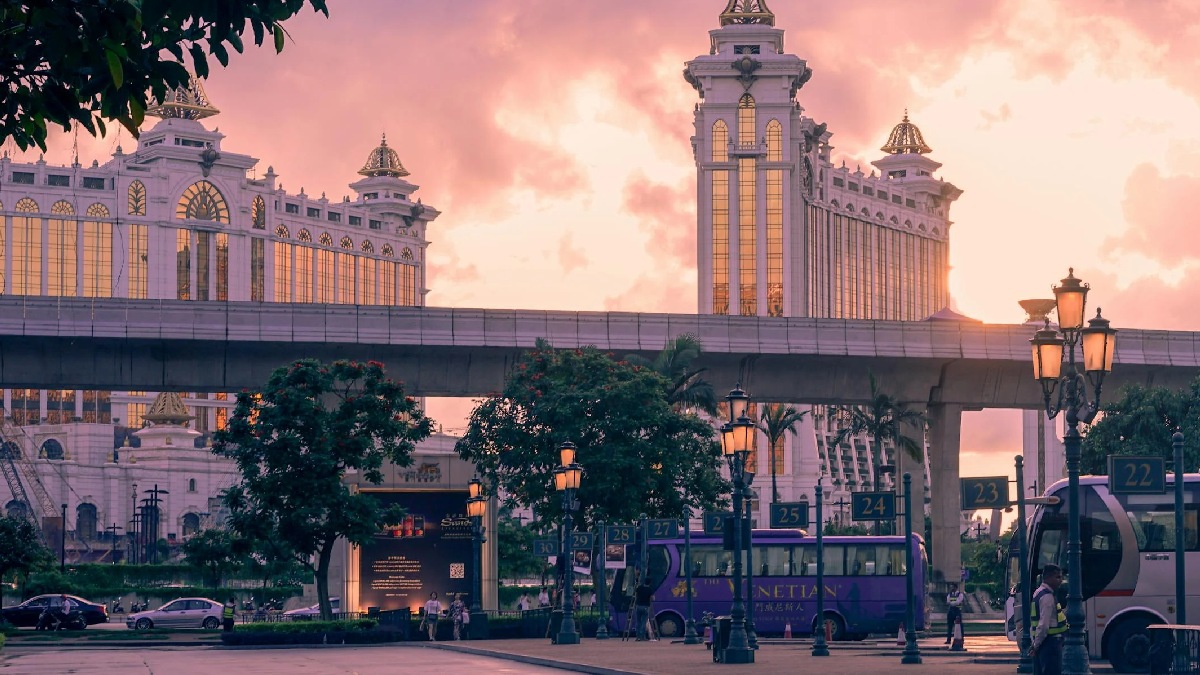 Macau - China: Integrante da lusofonia (grupo de países que falam português), esta cidade-Estado, portanto, é um destino interessante para os brasileiros, que não enfrentarão a barreira linguística. O local é conhecido por seus cassinos e como um centro de turismo e entretenimento - (Asman Chema/Pexels)