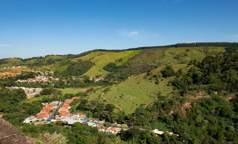Monte Alegre do Sul: Mais uma cidade que se destaca no interior de São Paulo é Monte Alegre do Sul, conhecida como a "Capital da Cachaça". Com uma combinação de tranquilidade, natureza exuberante e rica influência italiana, o local atrai visitantes interessados em apreciar a cultura local e as tradições artesanais - (Divulgação/Circuito das Águas Paulista)