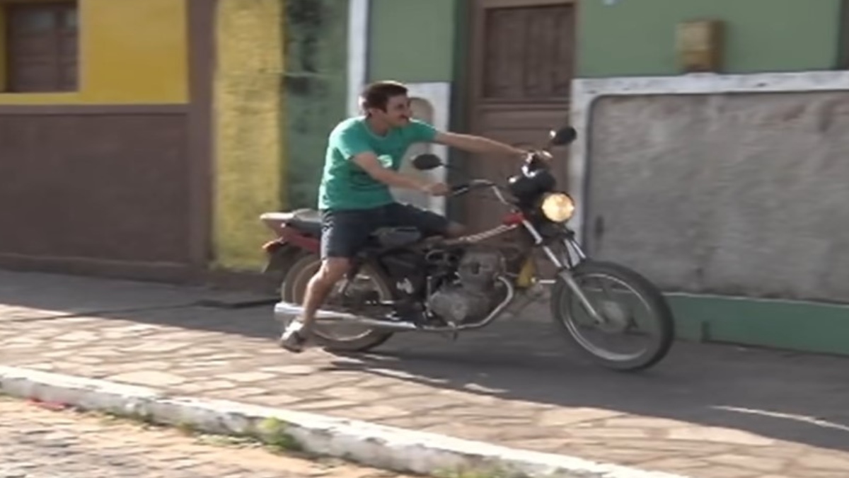 Segundo uma entrevista relatada no vídeo, a invenção de Sandro foi reconhecida por mais de 90 mil pessoas do Brasil a fora. Foto: Reprodução/Youtube/Idolindo