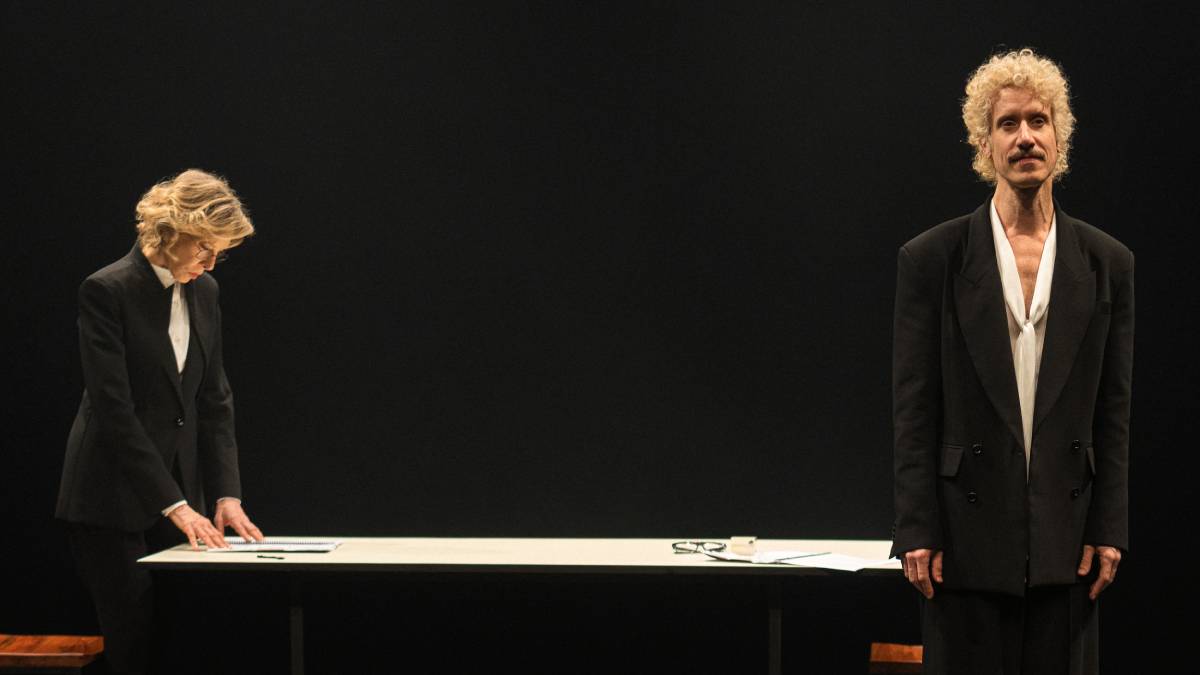 Durante o espetáculo, feminismo, conflitos geracionais, etarismo e a fronteira entre o público e o privado são alguns dos temas abordados que norteiam o texto, entretendo e emocionando o público. Foto: Adriano Dória/Divulgação