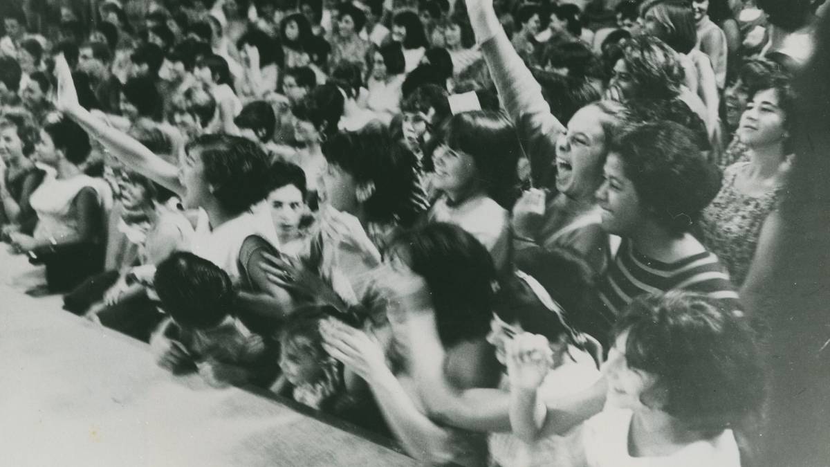 Com curadoria de André Sturm, a mostra terá diversos álbuns, pôsteres, fotografias, capas de revistas, matérias de jornais e itens pessoais de alguns membros do movimento. Foto: TV Record/Acervo MIS