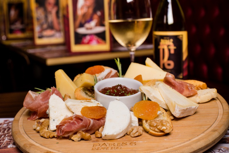 Assiete de fromages à Kaká/Thatiane Bione/Divulgação
