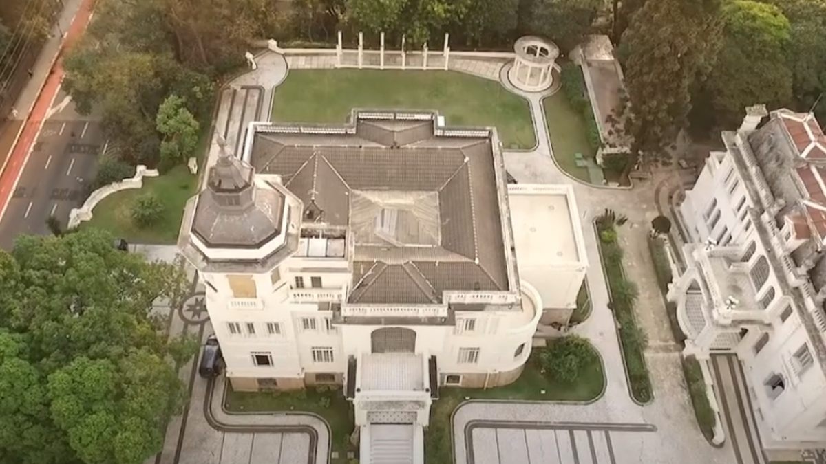 O projeto do Palácio dos Cedros foi assinado pelo engenheiro Heribaldo Siciliano. Ele também projetou o Palácio dos Correios, outro ícone da cidade. (Foto: Reprodução/Youtube)