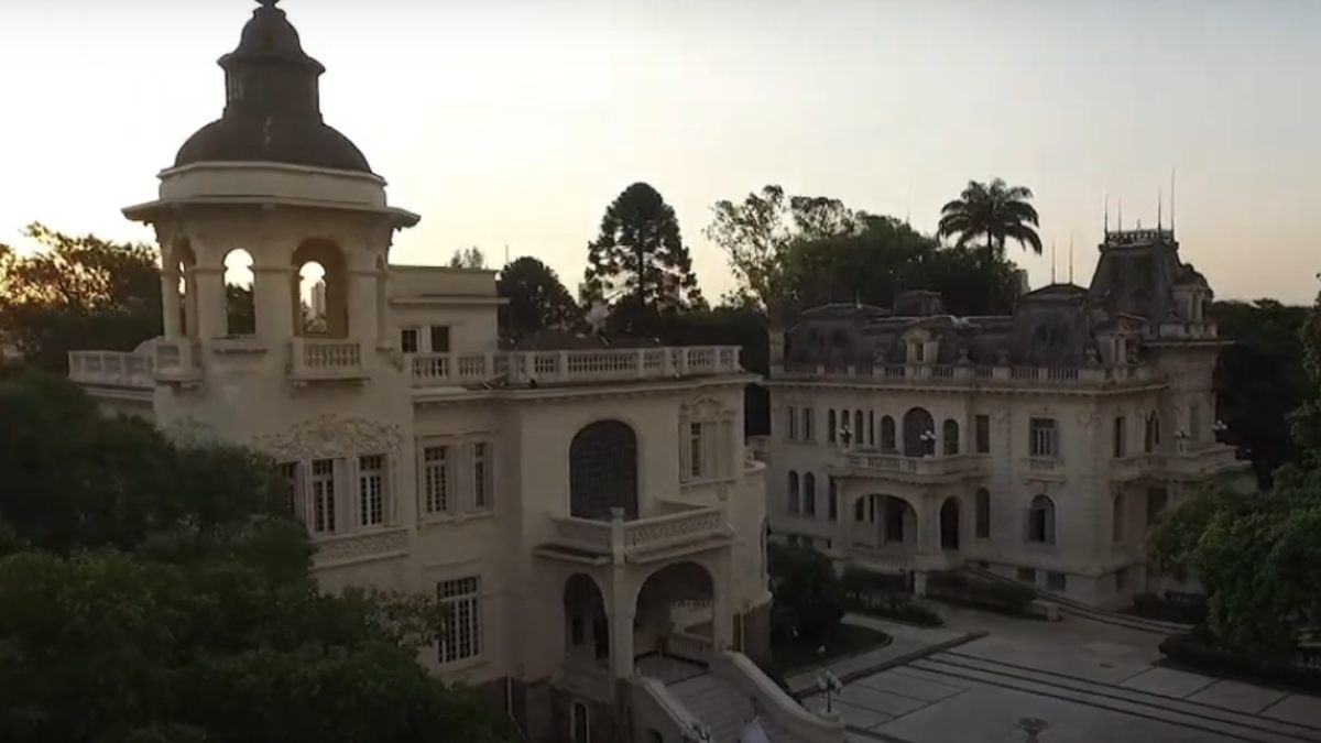 Hoje, o palácio é palco de eventos, como casamentos e festas. Sua beleza continua encantando os visitantes. (Foto: Reprodução/Youtube)