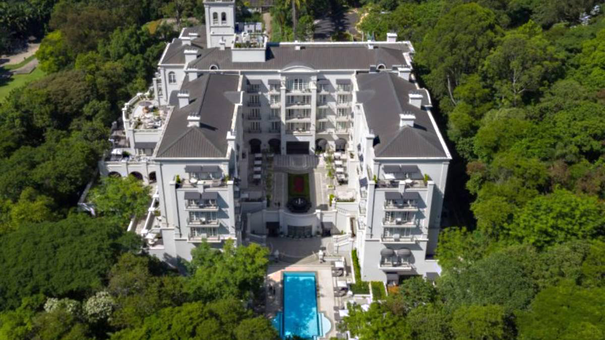 Perfeito para quem busca tranquilidade e sofisticação durante o feriado de Carnaval, o luxuoso Palácio Tangará é cercado pela natureza do Parque Burle Marx. Foto: Divulgação/Palácio Tangará