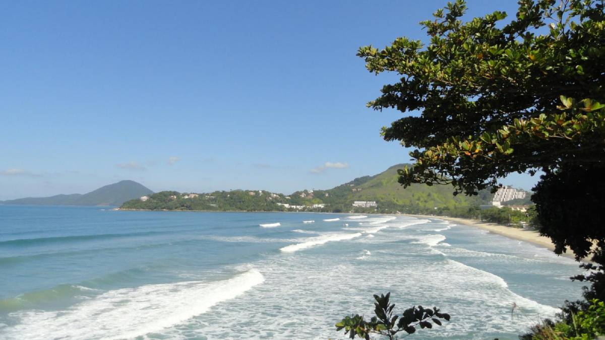 Uma das praias mais procuradas em Ubatuba, Toninhas é famosa pela beleza de sua areia. Foto: Divulgação/PMU