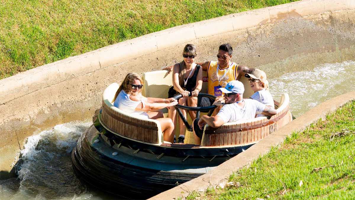 Um rio com corredeiras radicais que garantem diversão e momentos refrescantes