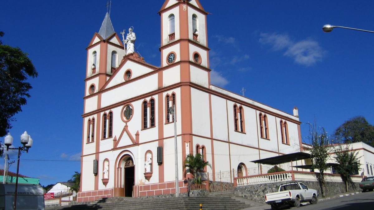 A Igreja Matriz de São José, inaugurada em 1911, mantém sua arquitetura original e pinturas internas, sendo um dos cartões-postais do município. Foto: Wikimedia Commons