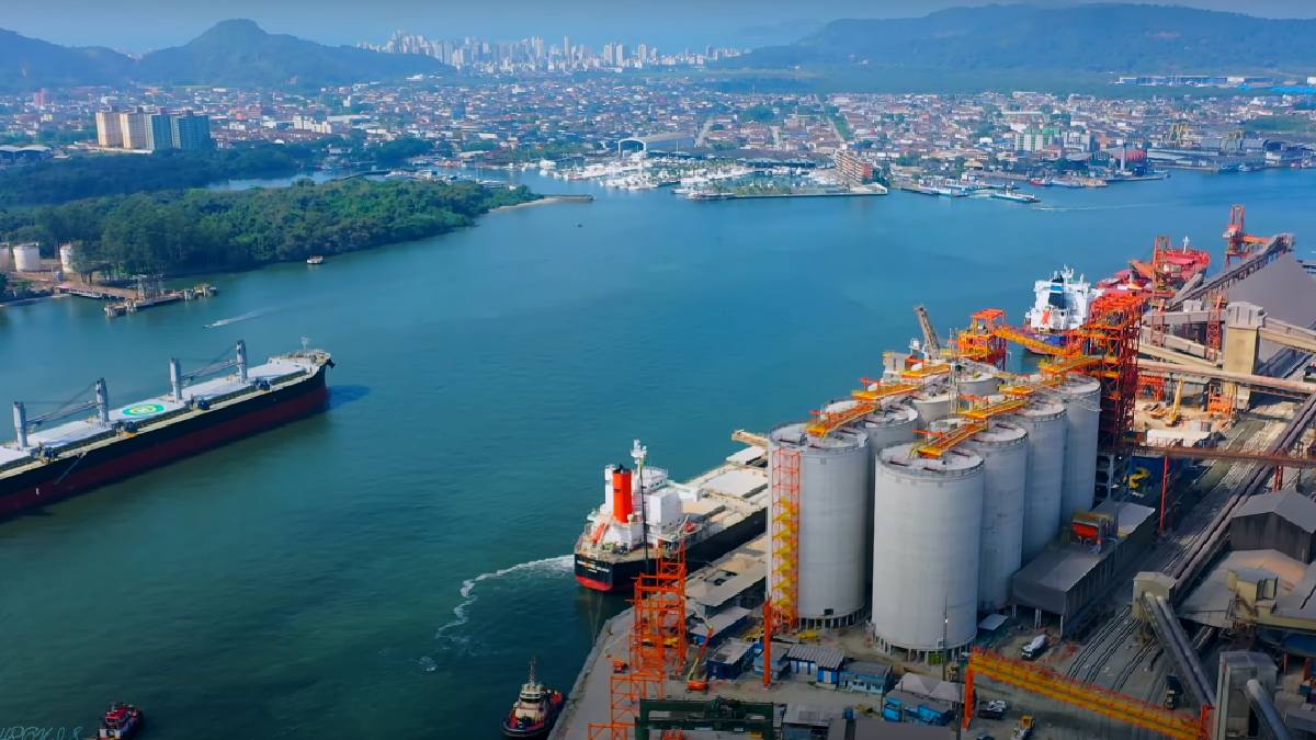 Santos está entre as cidades mais caras do Brasil. O custo de vida elevado é impulsionado pela valorização imobiliária e serviços de alta qualidade.