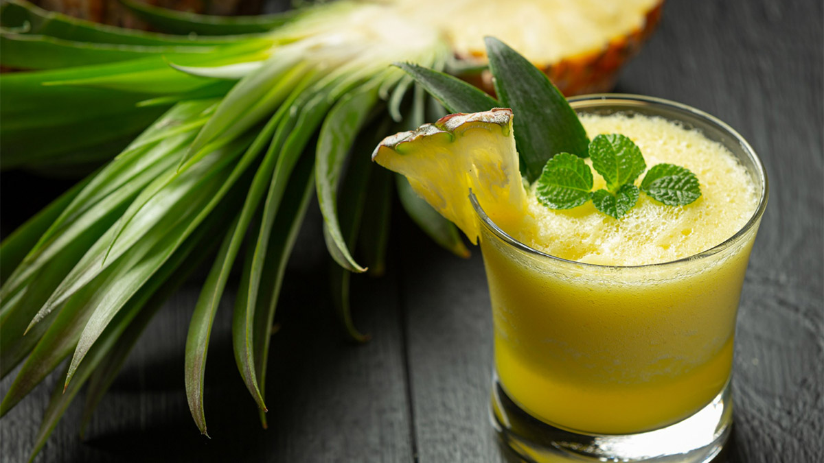 Os sucos detox são ricos em antioxidantes, fibras, minerais e enzimas que auxiliam a drenagem linfática e melhoram a desintoxicação do organismo - Foto: jcomp/Freepik